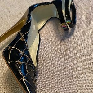 Just the right shoe, Web of Intrigue. Excellent condition.